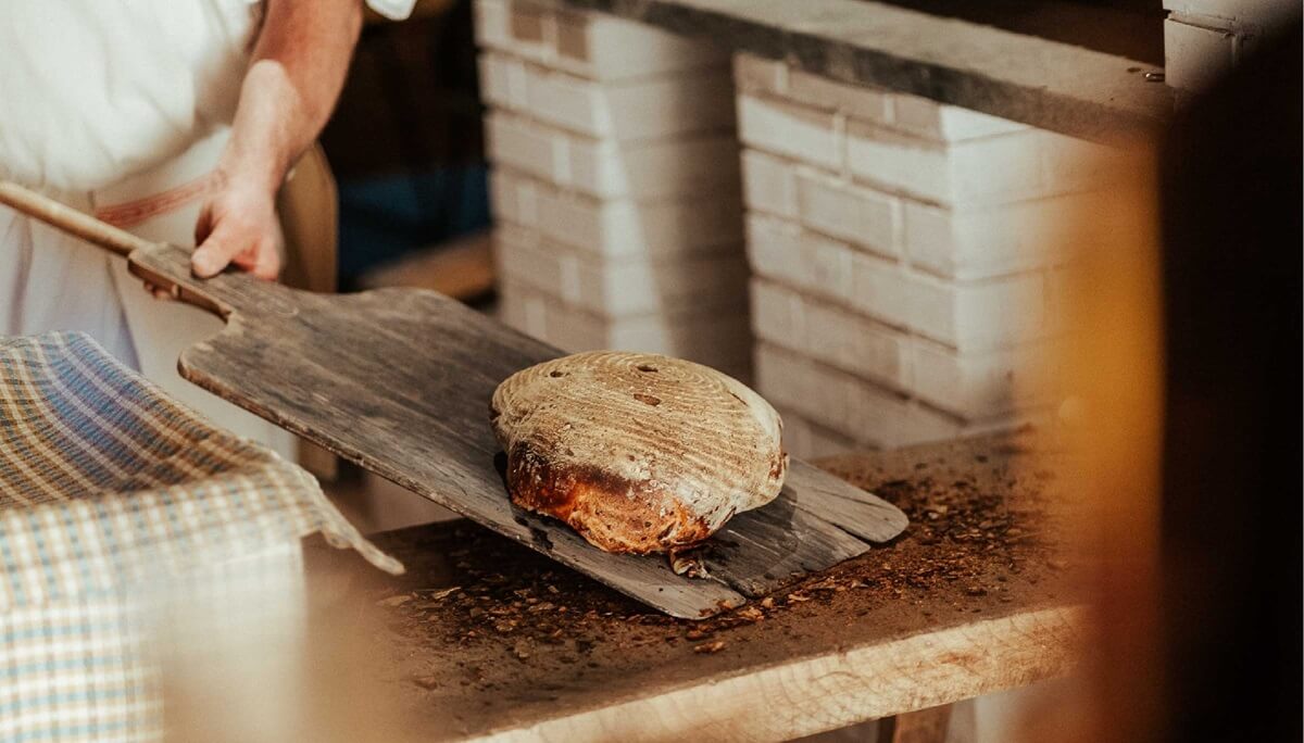 freshly-baked-bread-gastrolab-transylvania