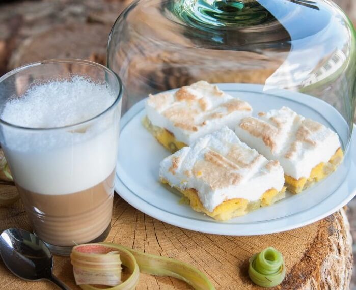 Sobremesa de torta de ruibarbo da Transilvânia
