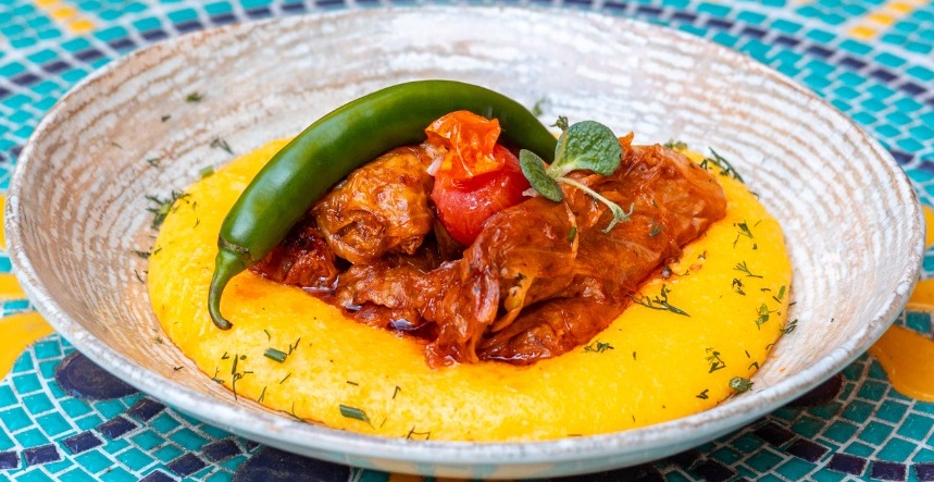 bucharest-casa-soare-restaurant-sarmale-stuffed-cabbage-rolls