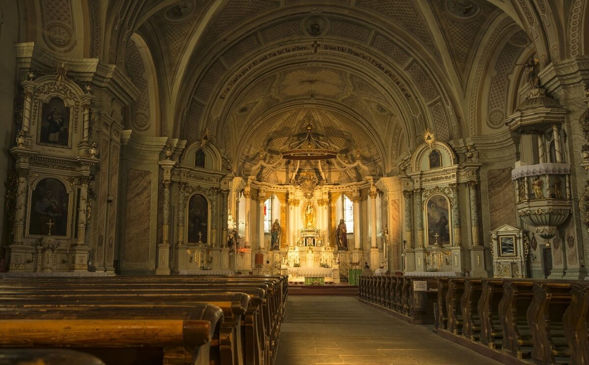 Sumuleu Ciuc Basilica Interior Transylvania Romania