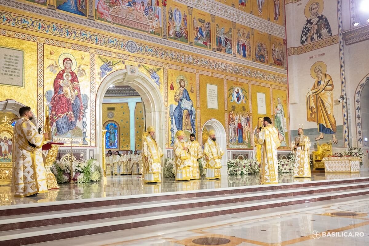 bucharest-national-cathedral-iconostasis-close-up