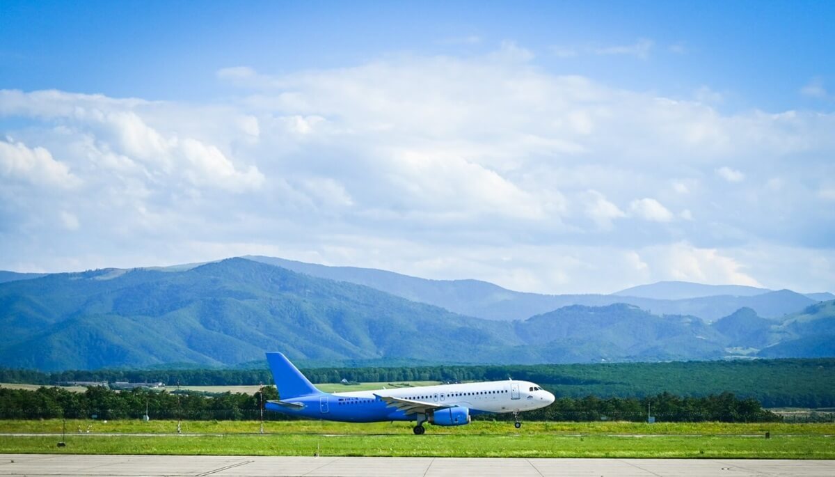 international-flight-landing-at-sibiu-airport