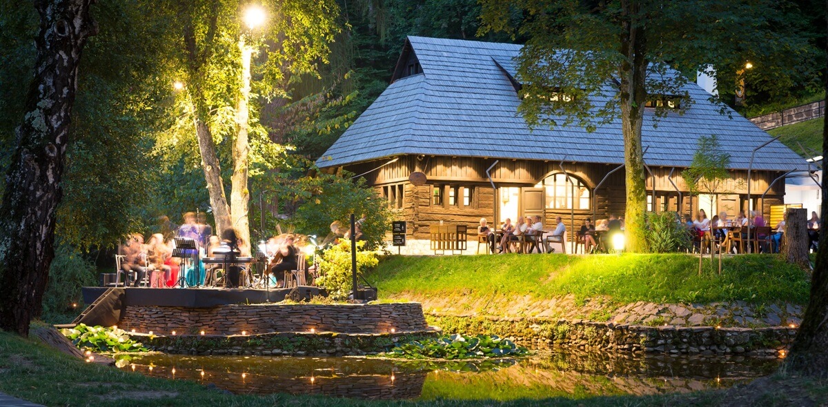 bran-castle-tea-house-restaurant
